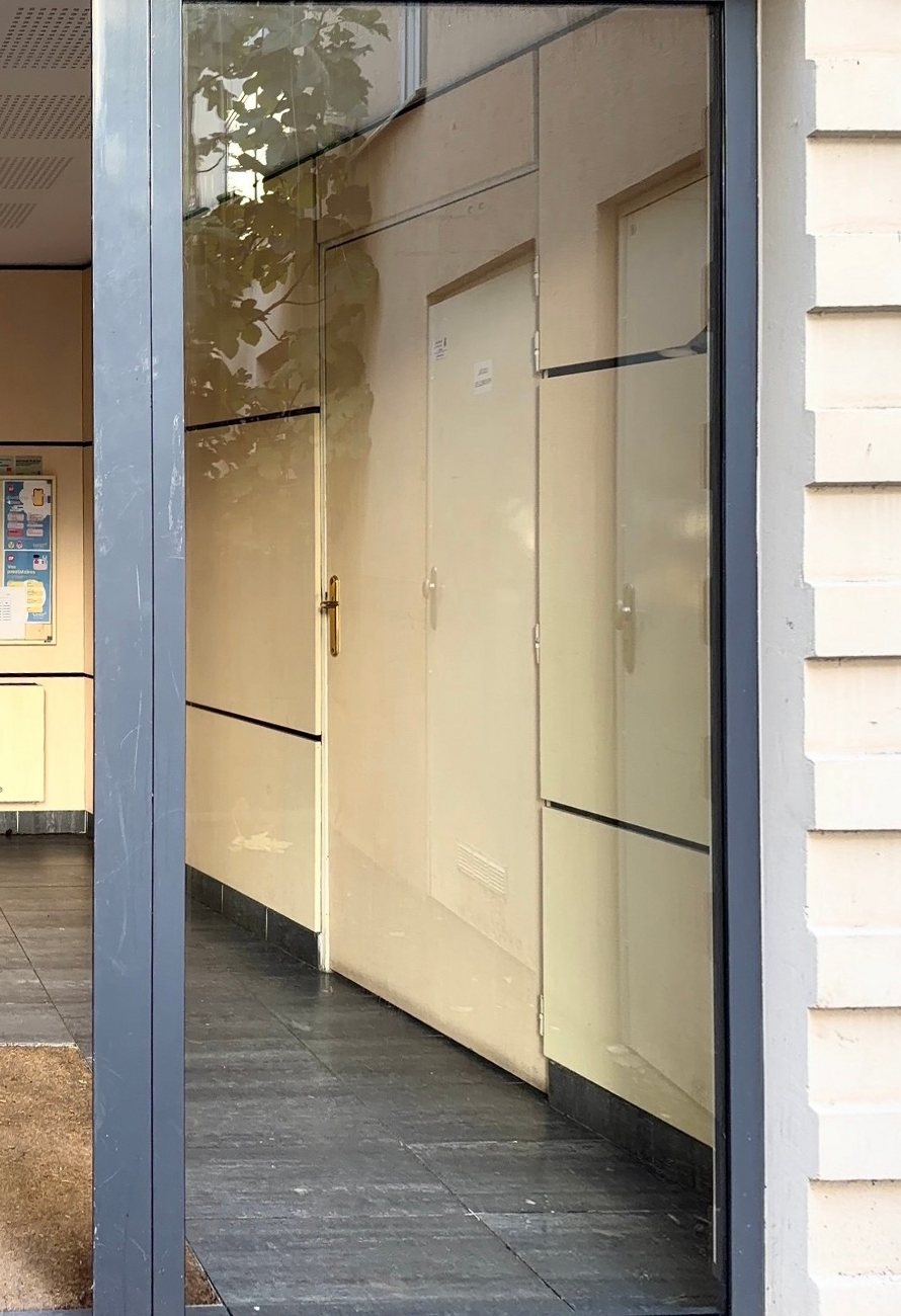 Après : Tassin-la-Demi-Lune : vitrage de porte d'entrée d'immeuble remplacé